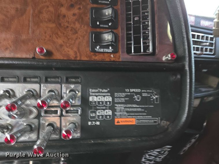 image for item DU2563 2003 Peterbilt 379 semi truck