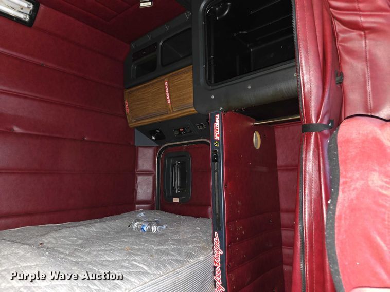 image for item DU2563 2003 Peterbilt 379 semi truck