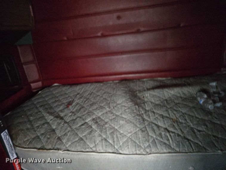 image for item DU2563 2003 Peterbilt 379 semi truck