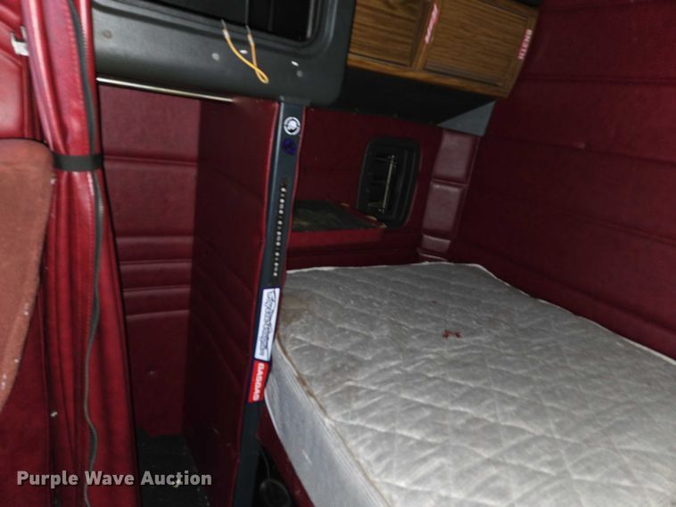 image for item DU2563 2003 Peterbilt 379 semi truck