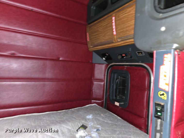 image for item DU2563 2003 Peterbilt 379 semi truck