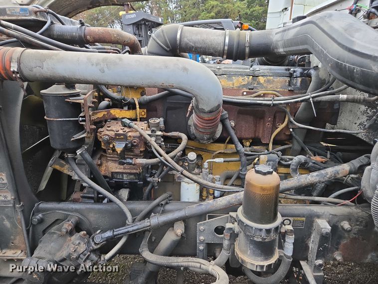 image for item DU2563 2003 Peterbilt 379 semi truck