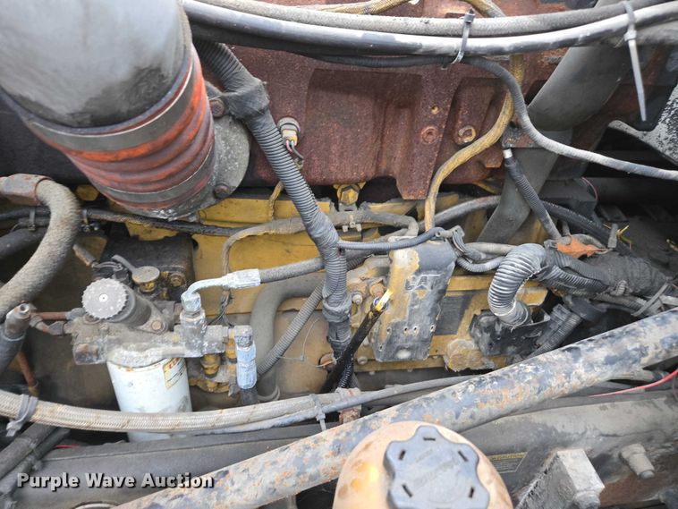 image for item DU2563 2003 Peterbilt 379 semi truck