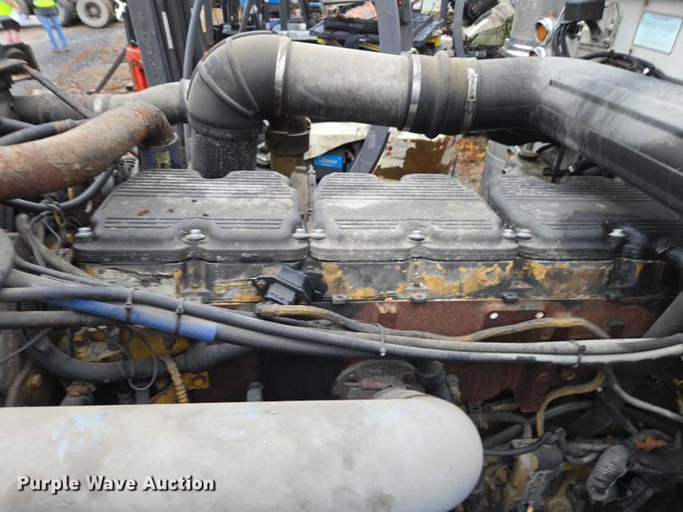 image for item DU2563 2003 Peterbilt 379 semi truck