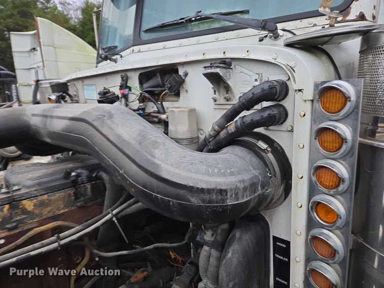 image for item DU2563 2003 Peterbilt 379 semi truck