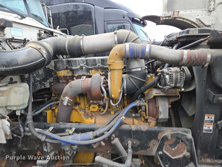 image for item DU2563 2003 Peterbilt 379 semi truck