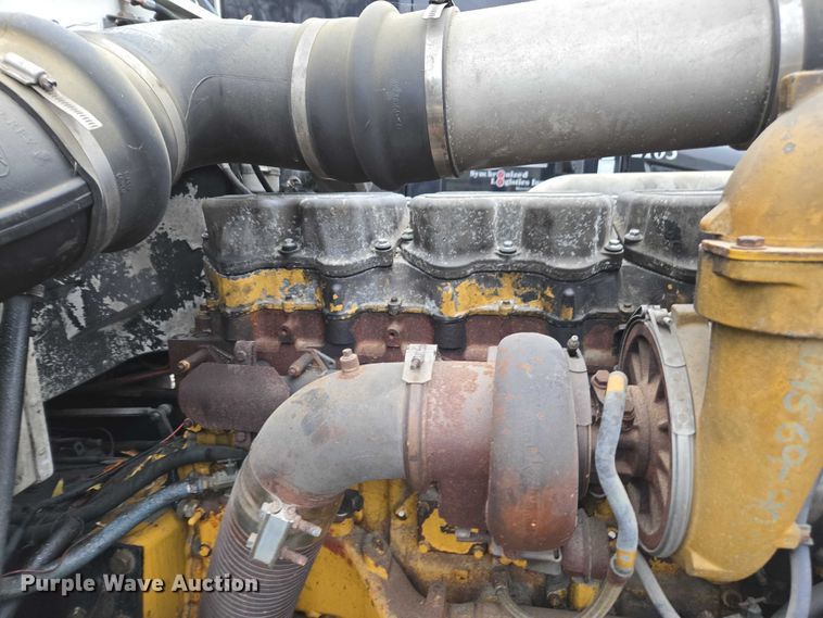 image for item DU2563 2003 Peterbilt 379 semi truck