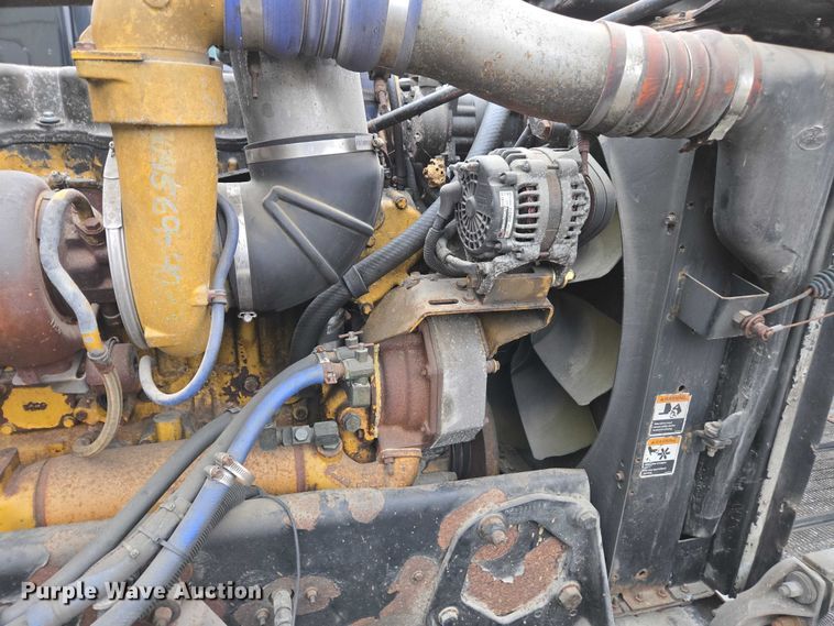 image for item DU2563 2003 Peterbilt 379 semi truck