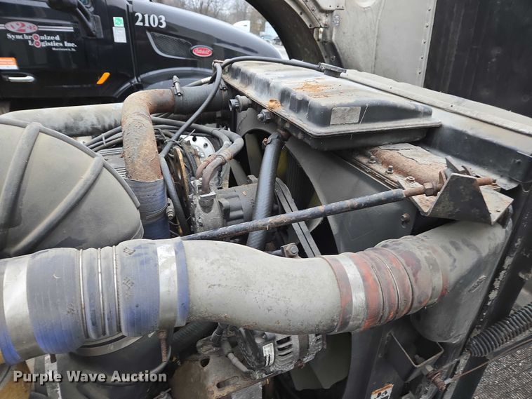 image for item DU2563 2003 Peterbilt 379 semi truck