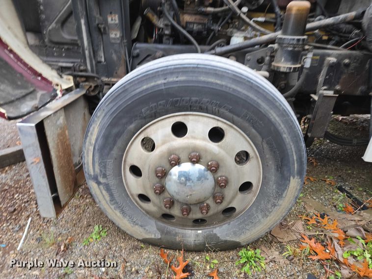 image for item DU2563 2003 Peterbilt 379 semi truck