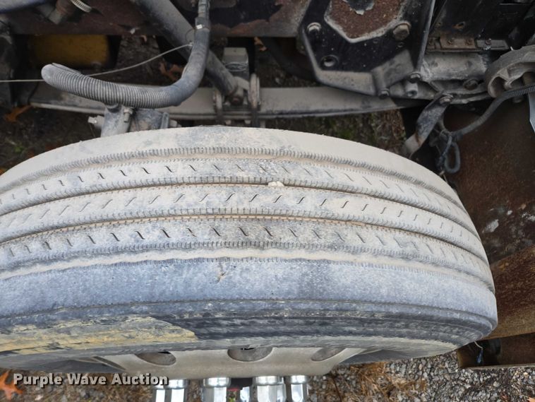 image for item DU2563 2003 Peterbilt 379 semi truck