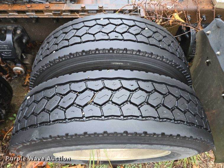 image for item DU2563 2003 Peterbilt 379 semi truck