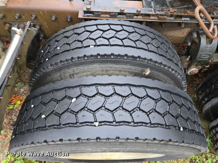 image for item DU2563 2003 Peterbilt 379 semi truck