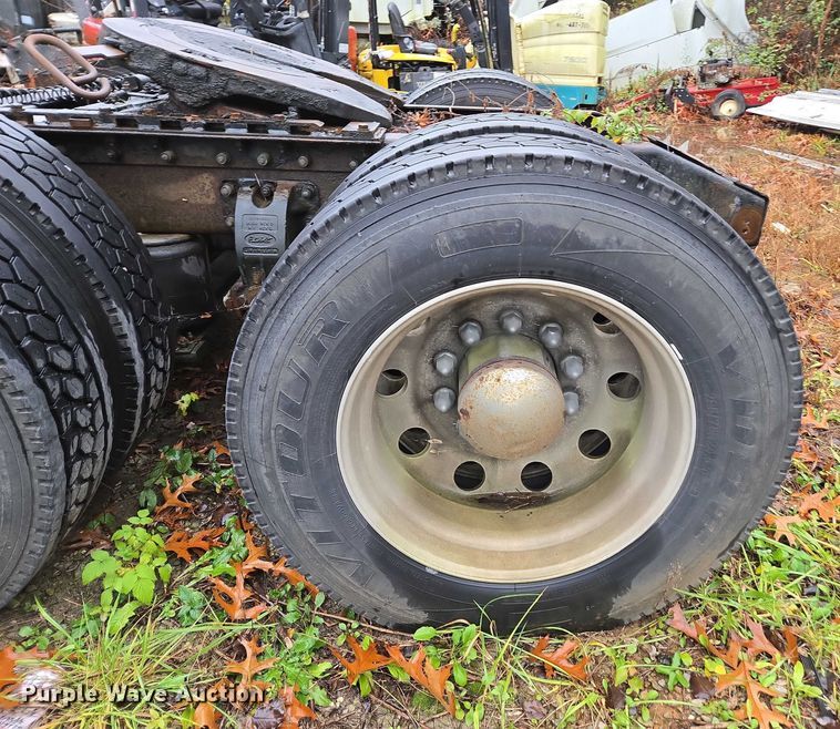 image for item DU2563 2003 Peterbilt 379 semi truck