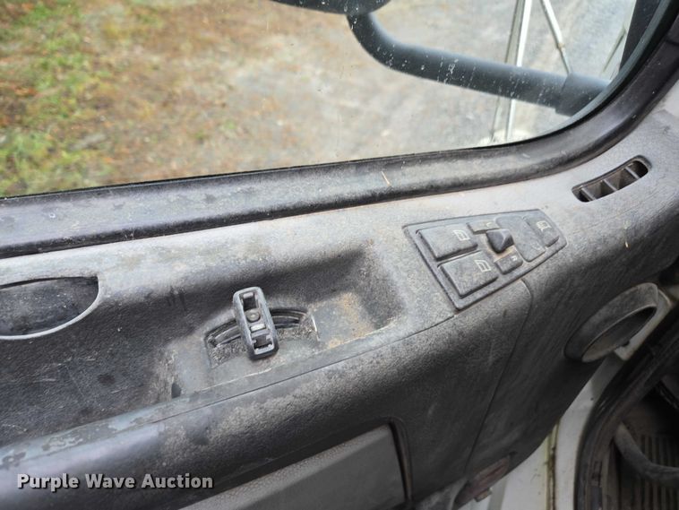 image for item DU2564 2011 Volvo VNL semi truck