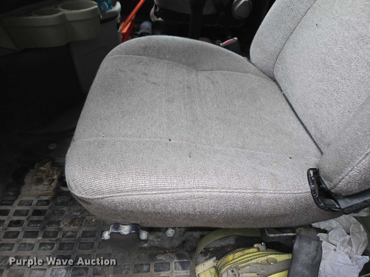 image for item DU2564 2011 Volvo VNL semi truck