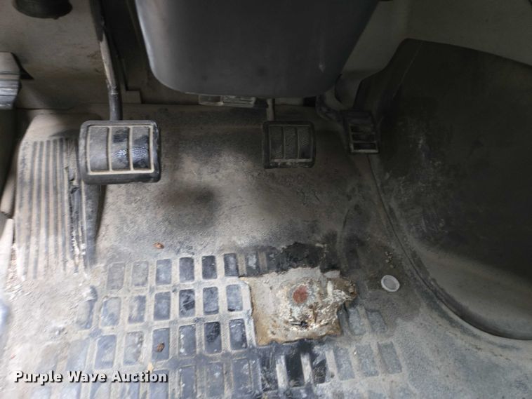 image for item DU2564 2011 Volvo VNL semi truck