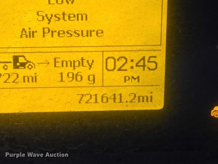 image for item DU2564 2011 Volvo VNL semi truck