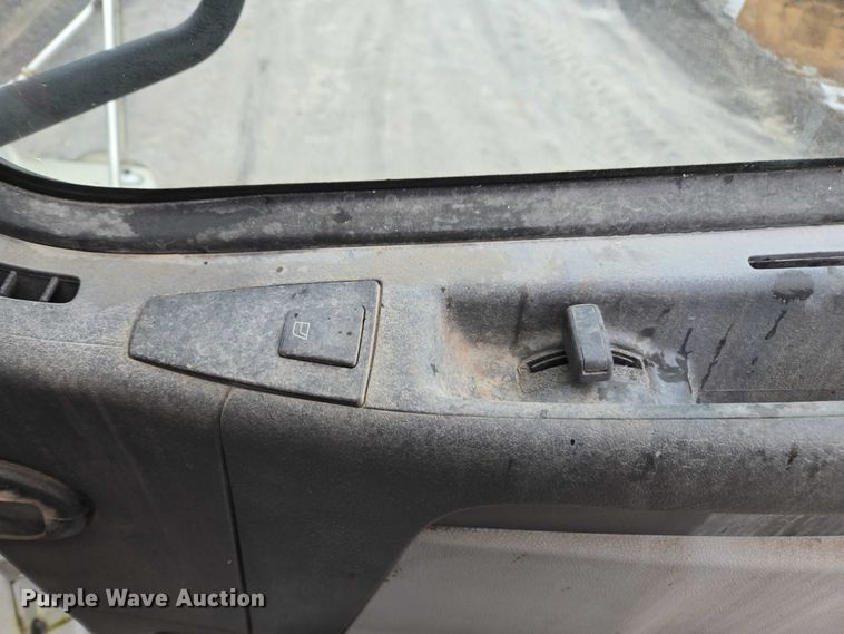 image for item DU2564 2011 Volvo VNL semi truck