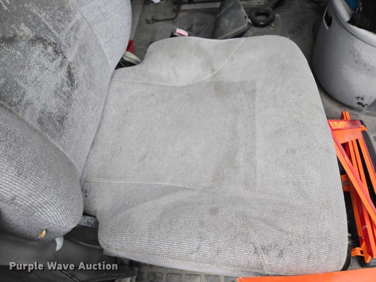 image for item DU2564 2011 Volvo VNL semi truck