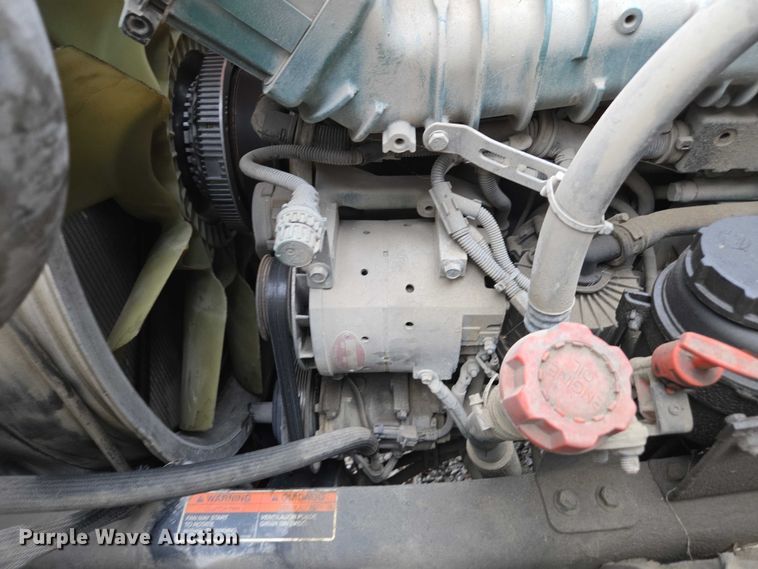 image for item DU2564 2011 Volvo VNL semi truck