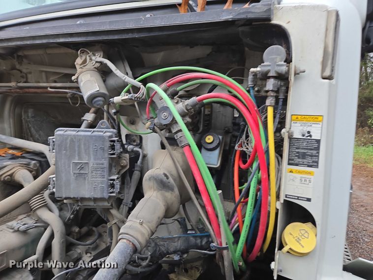 image for item DU2564 2011 Volvo VNL semi truck