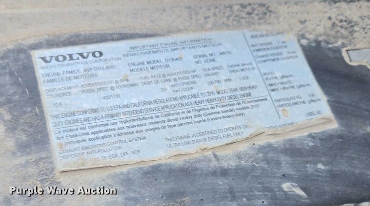 image for item DU2564 2011 Volvo VNL semi truck