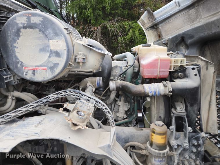 image for item DU2564 2011 Volvo VNL semi truck