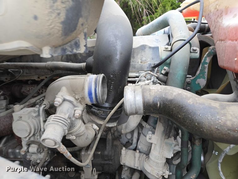 image for item DU2564 2011 Volvo VNL semi truck