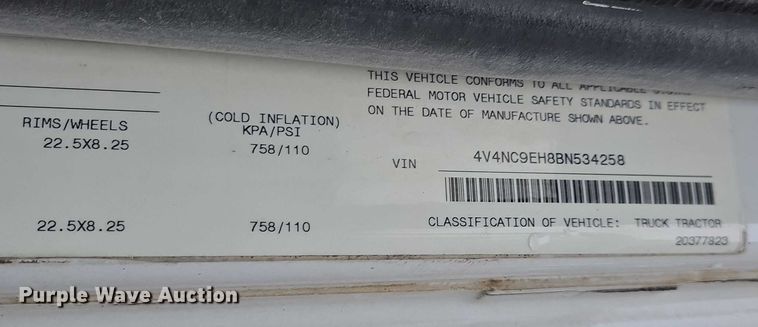 image for item DU2564 2011 Volvo VNL semi truck