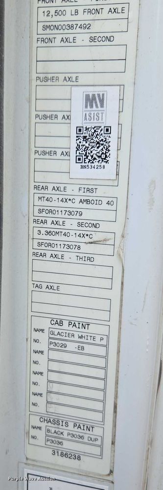 image for item DU2564 2011 Volvo VNL semi truck