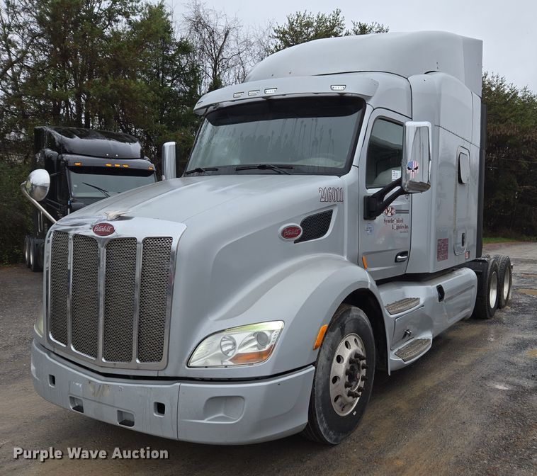 image for item DU2565 2016 Peterbilt 579 semi truck