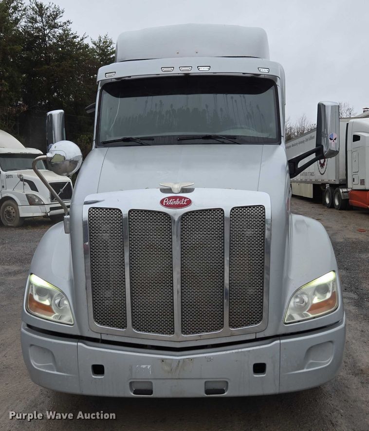 image for item DU2565 2016 Peterbilt 579 semi truck