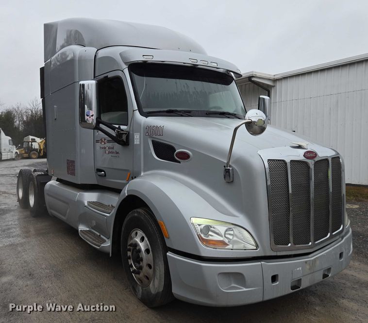 image for item DU2565 2016 Peterbilt 579 semi truck