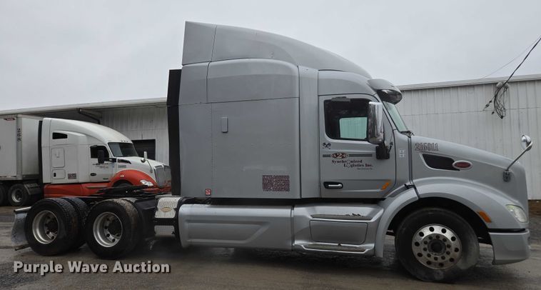 image for item DU2565 2016 Peterbilt 579 semi truck