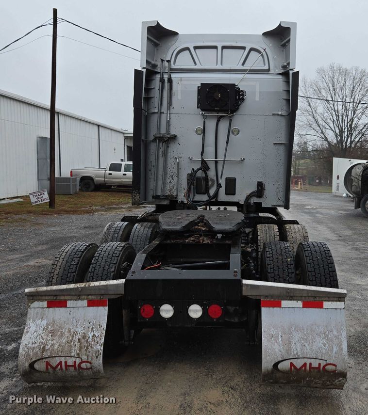 image for item DU2565 2016 Peterbilt 579 semi truck