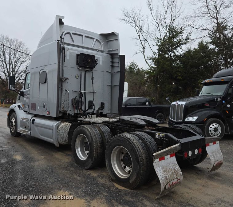 image for item DU2565 2016 Peterbilt 579 semi truck