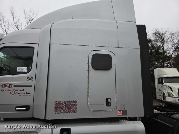 image for item DU2565 2016 Peterbilt 579 semi truck