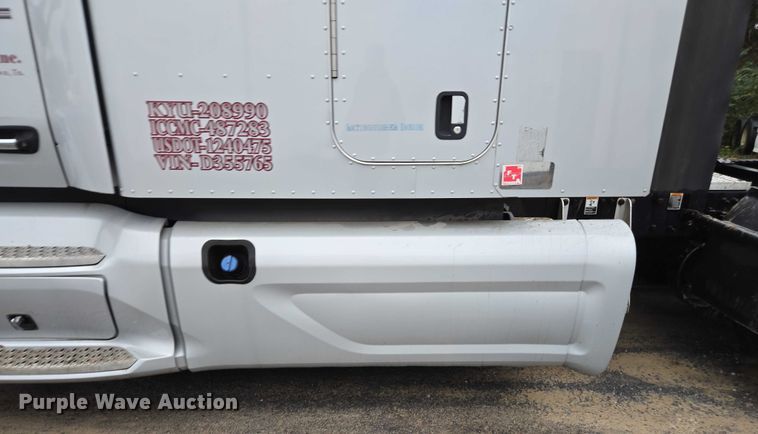 image for item DU2565 2016 Peterbilt 579 semi truck