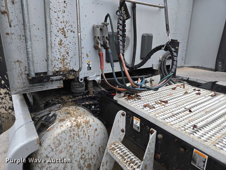 image for item DU2565 2016 Peterbilt 579 semi truck