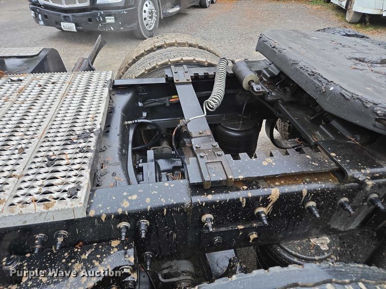 image for item DU2565 2016 Peterbilt 579 semi truck