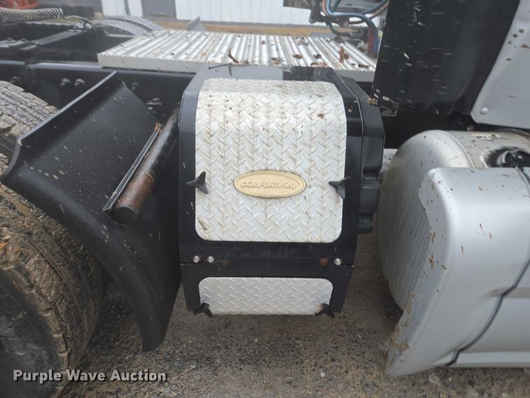 image for item DU2565 2016 Peterbilt 579 semi truck