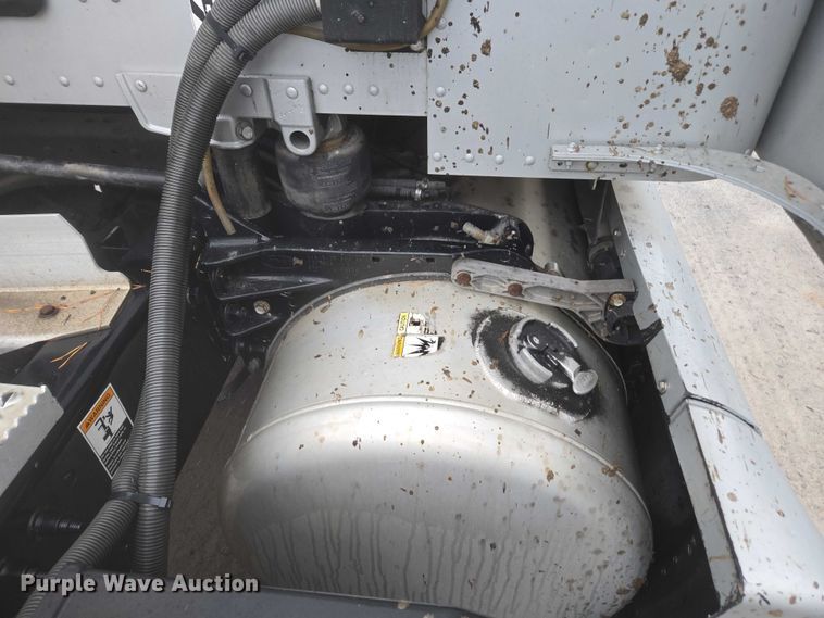 image for item DU2565 2016 Peterbilt 579 semi truck