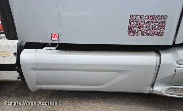 image for item DU2565 2016 Peterbilt 579 semi truck