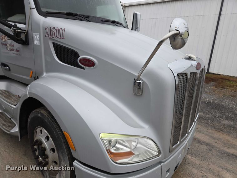 image for item DU2565 2016 Peterbilt 579 semi truck
