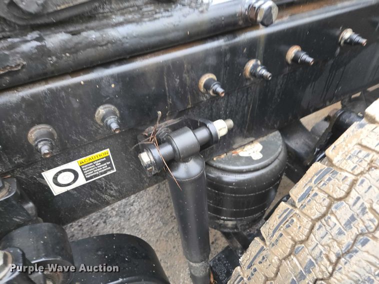 image for item DU2565 2016 Peterbilt 579 semi truck