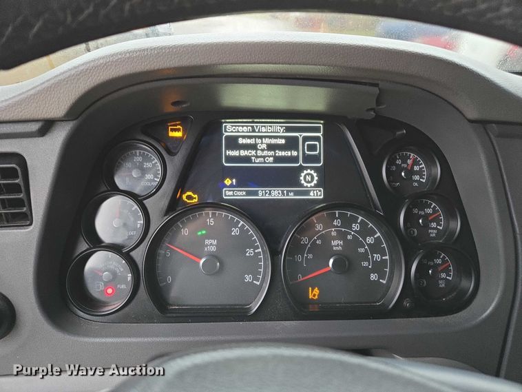 image for item DU2565 2016 Peterbilt 579 semi truck