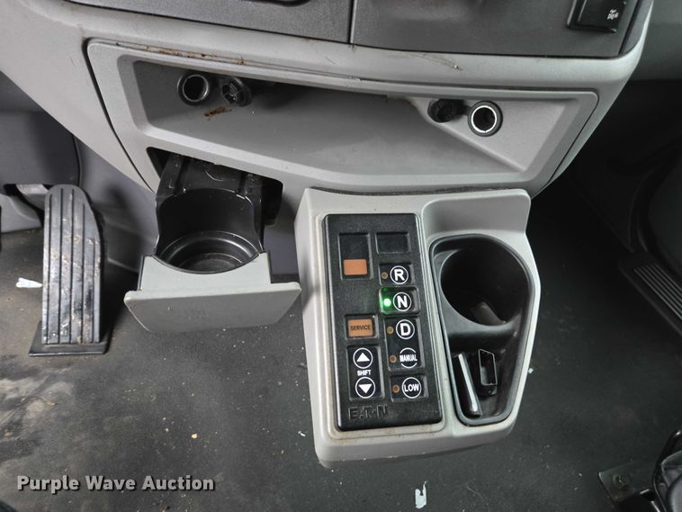 image for item DU2565 2016 Peterbilt 579 semi truck