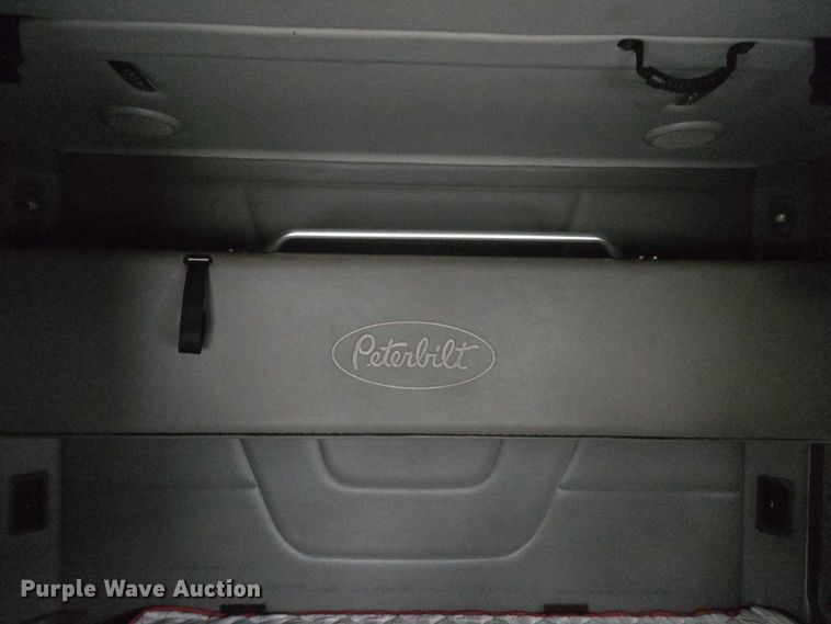 image for item DU2565 2016 Peterbilt 579 semi truck