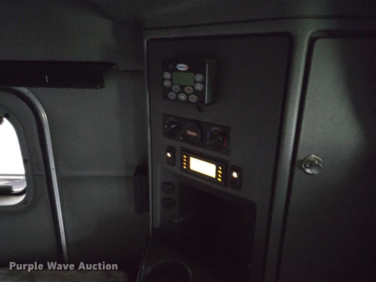 image for item DU2565 2016 Peterbilt 579 semi truck